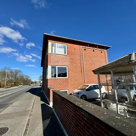 Strandby Kirkevej 270 1 Th * إيسبيرغ